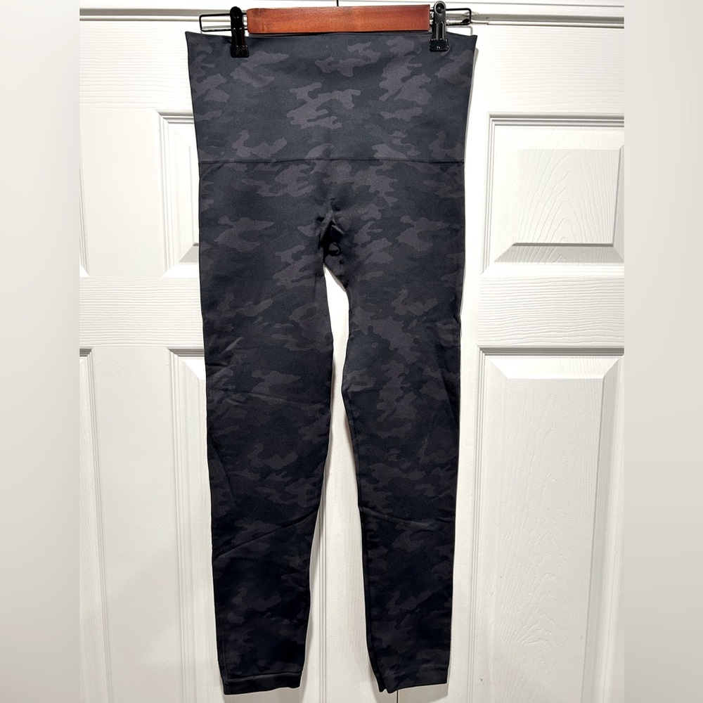 SPANX Look At Me Now Black Camo Leggings